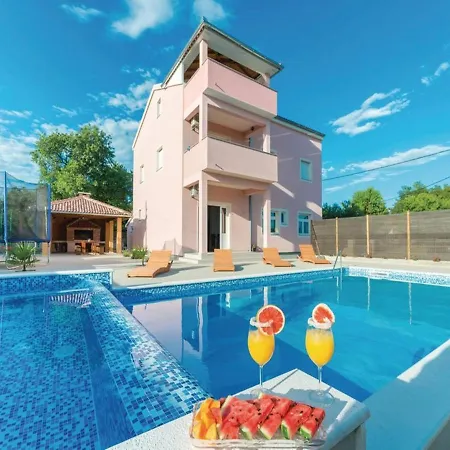 Prázdninový dům Vila Ines Near Nature Park Vrana *